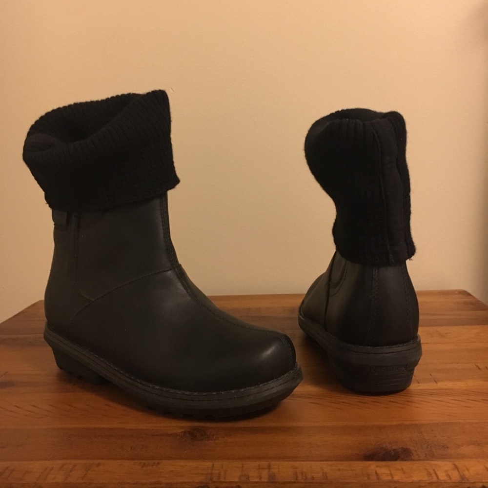 Sorel waterproof, insulated boots, NWT, 6
